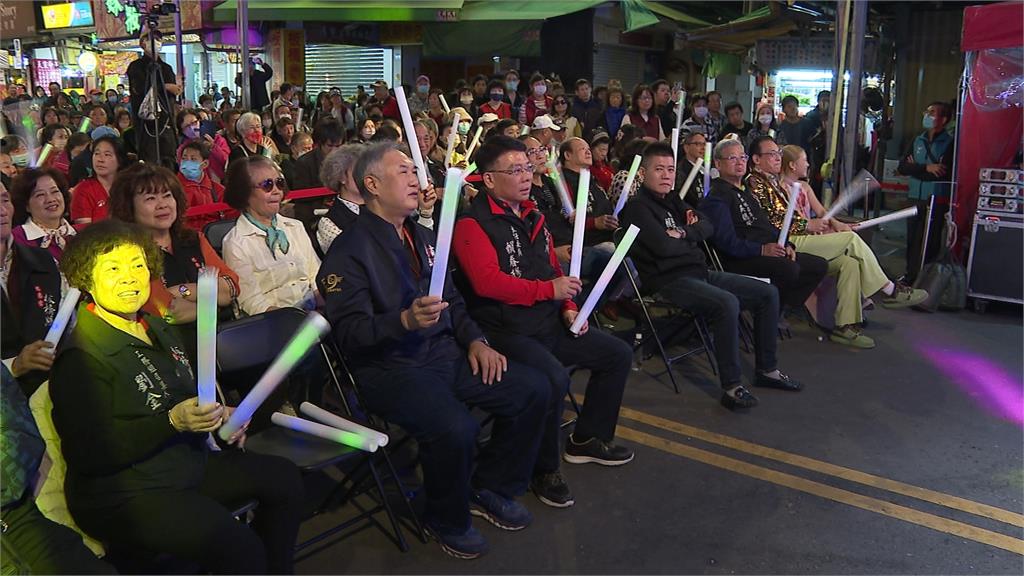 板橋慈惠宮新春嘉年華壓軸場　「辣妹天后」張秀卿熱力開唱