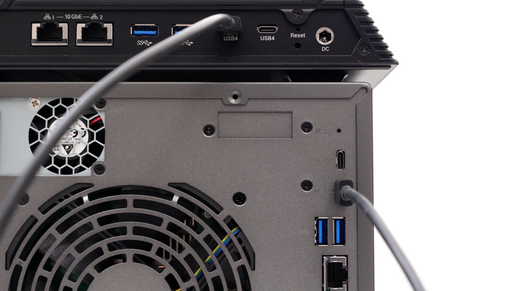 ASUSTOR FS68 系列依舊一支獨秀　12 支 M.2、雙 USB4、雙 10GbE、PCIe Gen4