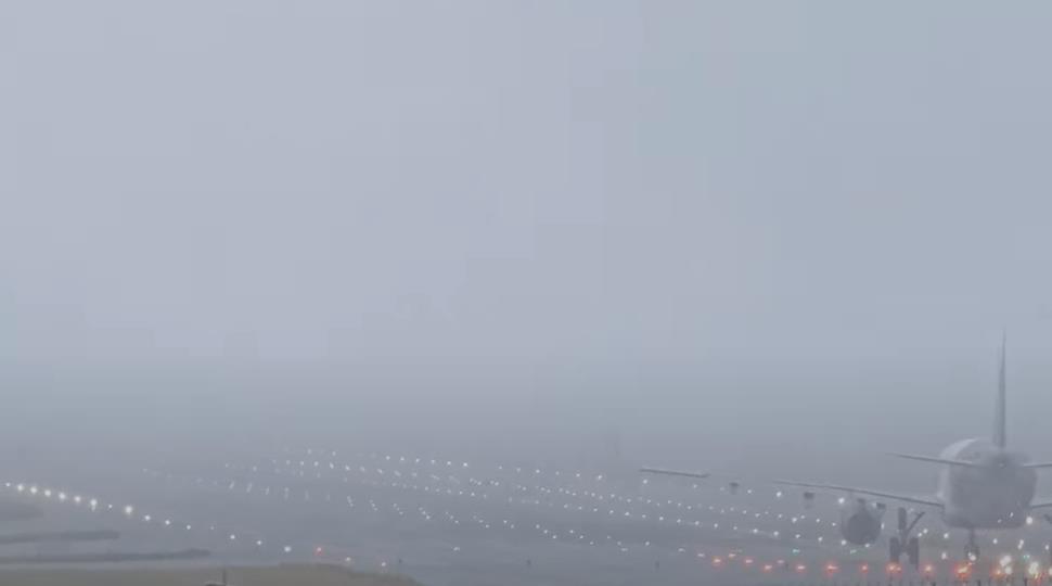 快新聞/班機起飛前最後一刻「鬼轉」停飛!風雨畫面曝光 網友笑:果斷棄權
