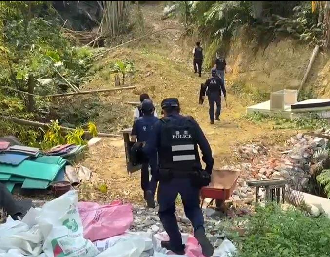 「頭牙」醉漢鬧事! 台中男持刀襲3人 警漏夜搜山追緝、恐逃進市區