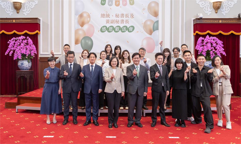 快新聞/總統府歡送會!蔡英文笑稱:不用讀稿機了 大家有機會感受到不一樣的我