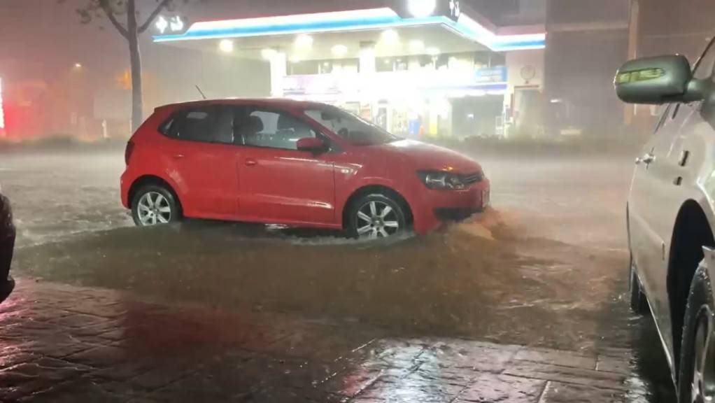 快新聞/突降暴雨!南投竹山鎮變澤國 車輛拋錨民宅遭殃