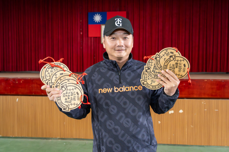 棒球/12強冠軍教頭曾豪駒不忘約定!忙裡抽空與基層少棒「小球芽」溫暖相見