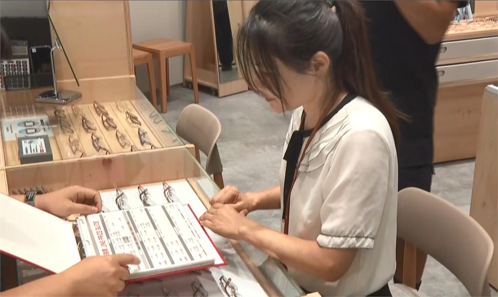 日系眼鏡品牌JINS進駐新營醫院 矯正配鏡一條龍服務