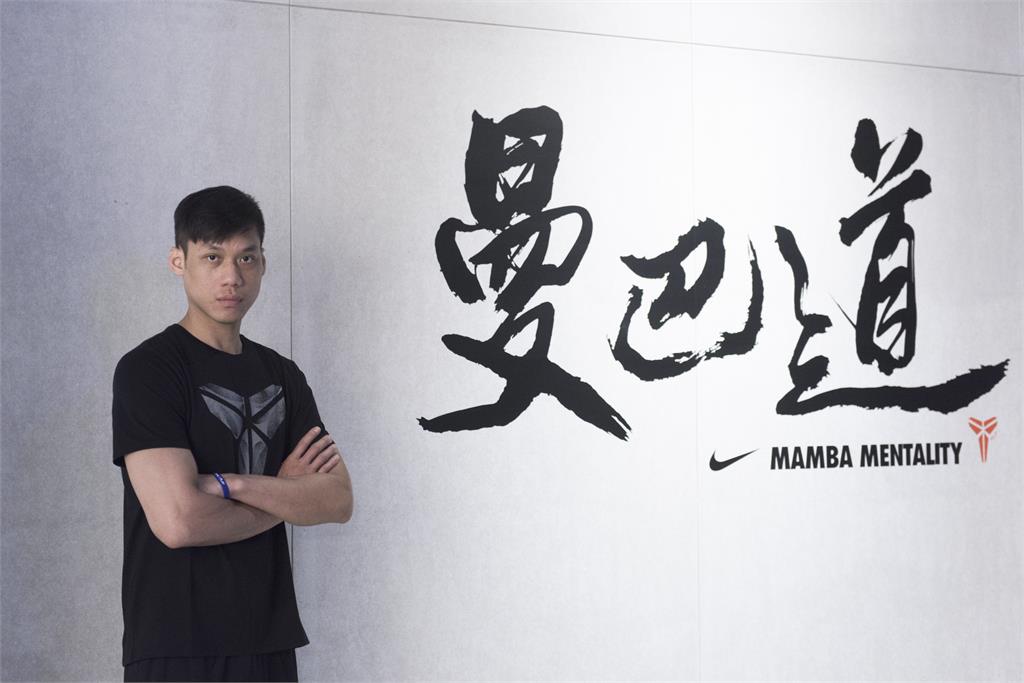 PLG(影)／林志傑「這天」當一日店長！「野獸」引退前現身士林寵粉「親售紀念衣」