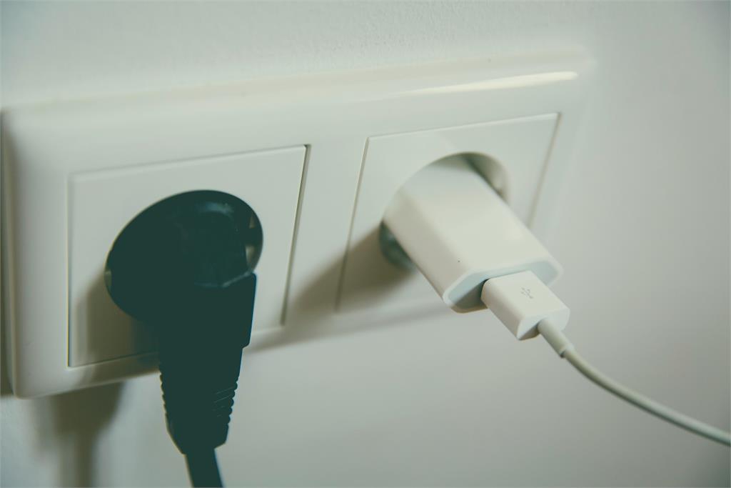iPhone電池短命原因曝光！專家曝「注意3件事」維持健康度