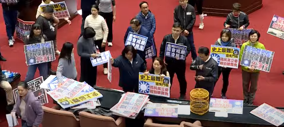 快新聞/韓國瑜宣布開會!又改回「舉手投票」 吳思瑤轟國民黨:違憲上癮!沒收民權