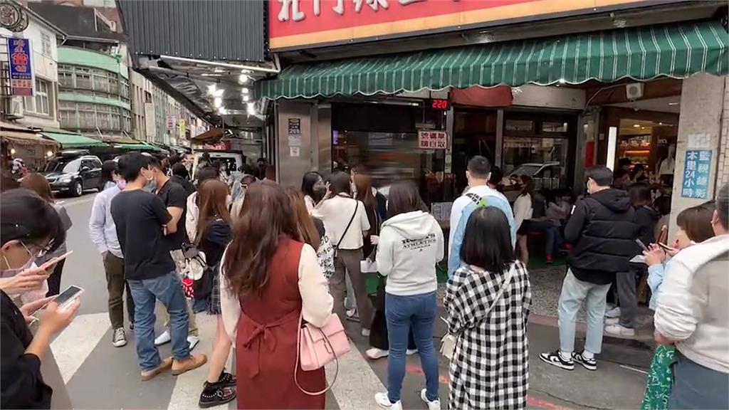 忙到停不下來！連假名店排長龍　花蓮潤餅老店業績翻倍