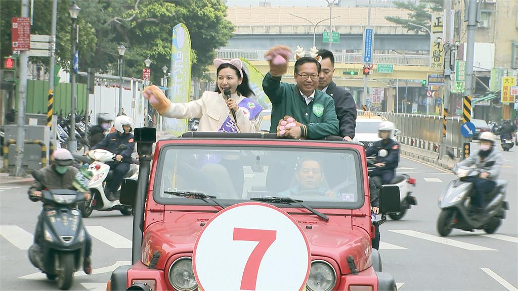 吳沛憶昨秀熱舞今戴貓掌拜票 選戰注入活力!鄭文燦陪車掃