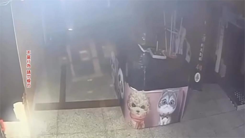 損失破萬!獅子林商場遇竊 賊暗夜搜刮3C店高單價商品