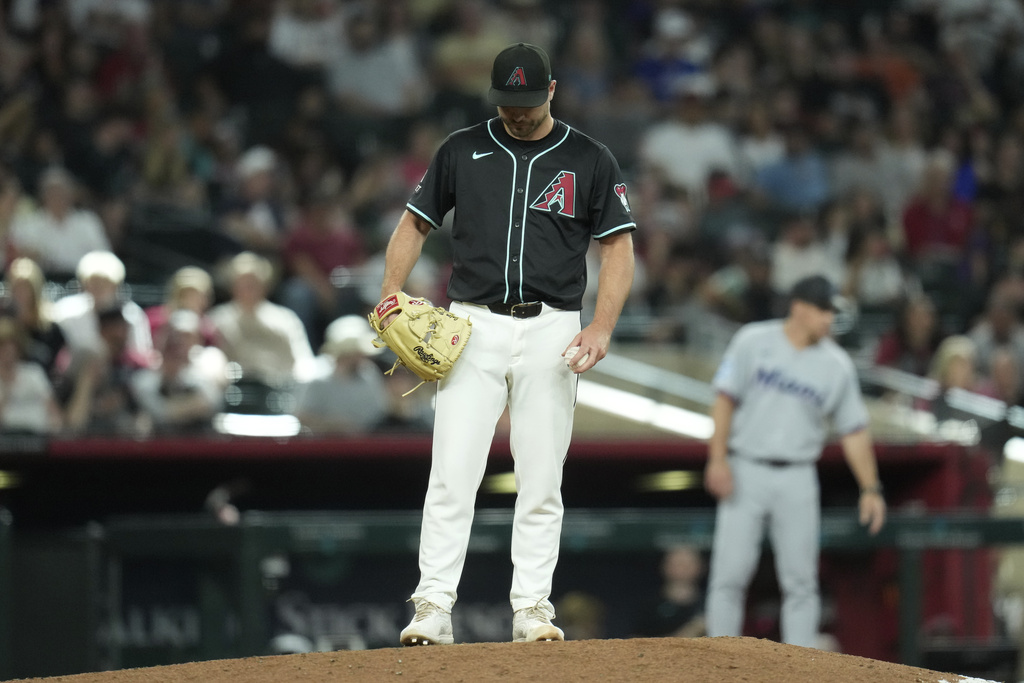 MLB(影)/小蛇投手人人失準!單場狂送10個四壞保送 總教頭坦言無法接受