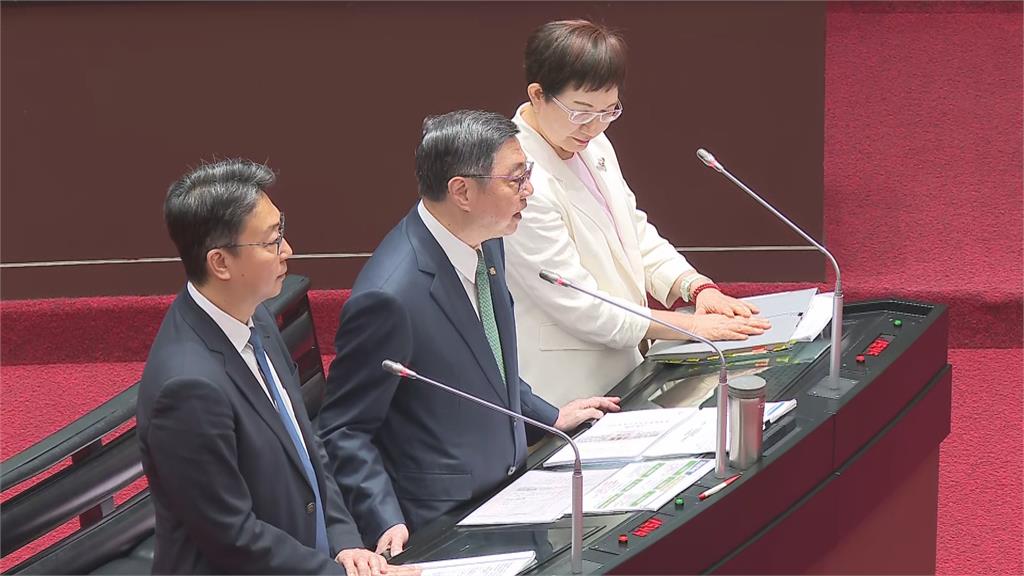 快新聞／傅崐萁又拍桌！質詢蘇花安槓卓揆爆衝突　竟狂嗆「把政權交給我們」