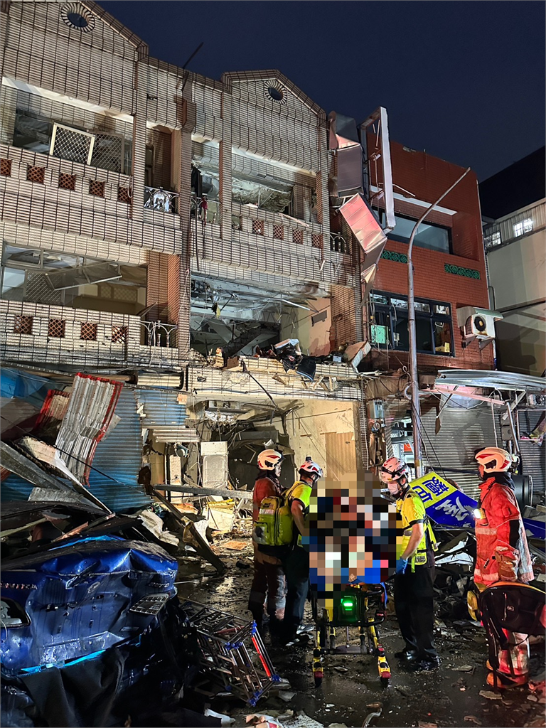 最新／新竹凌晨巨響！便當店疑瓦斯外洩氣爆「睡一半被驚醒」3人無呼吸心跳急送醫