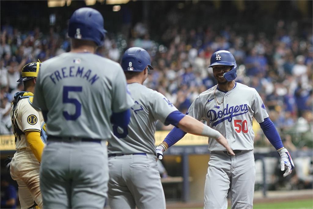 MLB（影）／就是不住鬧鬼飯店！　道奇作客密爾瓦基貝茲傷癒歸隊就開轟