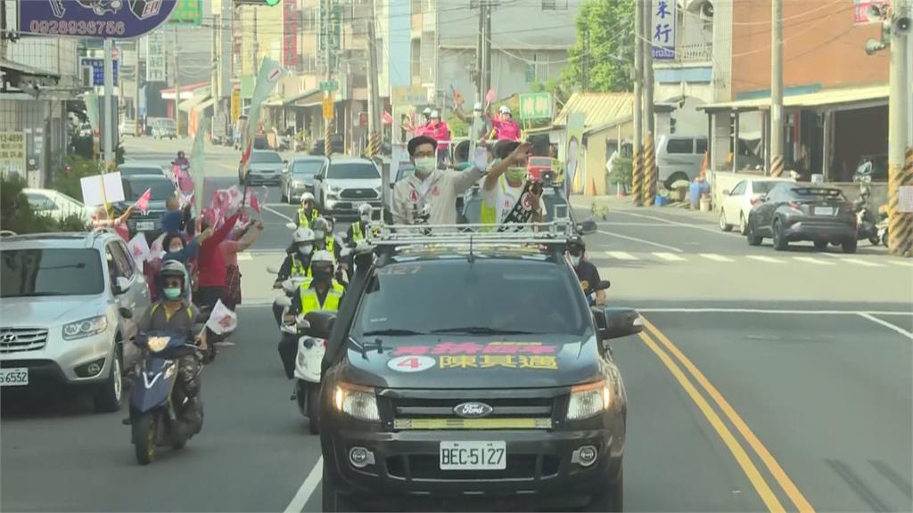 「超強母雞」陳其邁連跑6場挺小雞　柯志恩站宣傳車「繞著高雄跑」