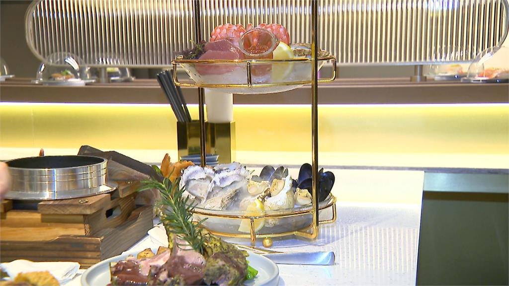 搶攻夜貓族商機！首家餐酒館賣迴轉壽司