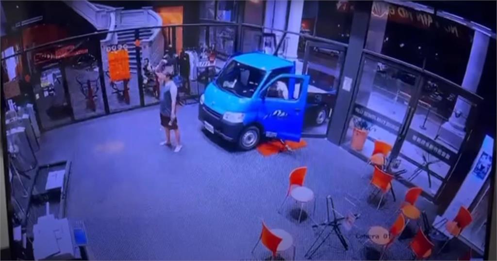 486先生曾嗆館長「這事」唬爛!得知「成吉思汗遭衝撞」驚喊:別出門