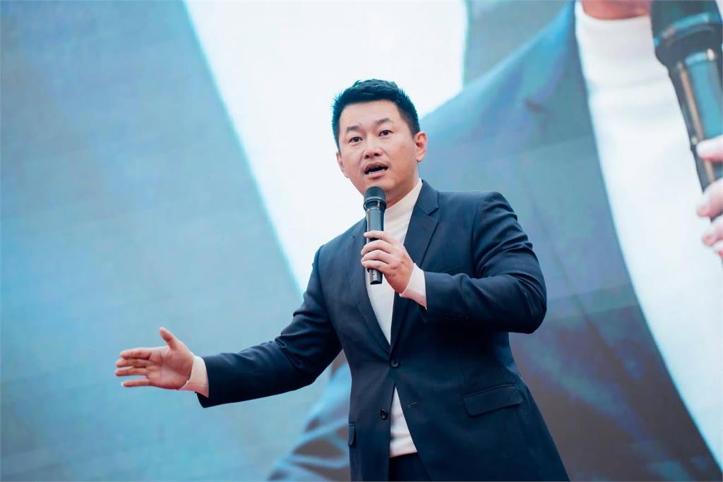 3Q陳柏惟神比喻「菜市場藍綠都有」!1句話酸爆「民眾黨空氣聲量」網笑:都網軍