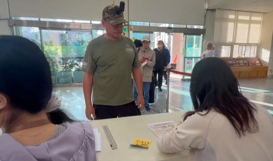 年年搶破頭這次更狂　民眾徹夜排隊「鹿溪宴」秒殺