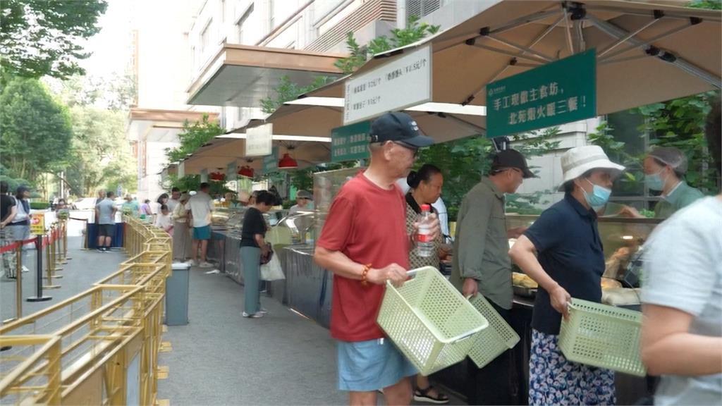 中國經濟慘高檔飯店擺攤賣外食　北京民眾：希望多學學台灣
