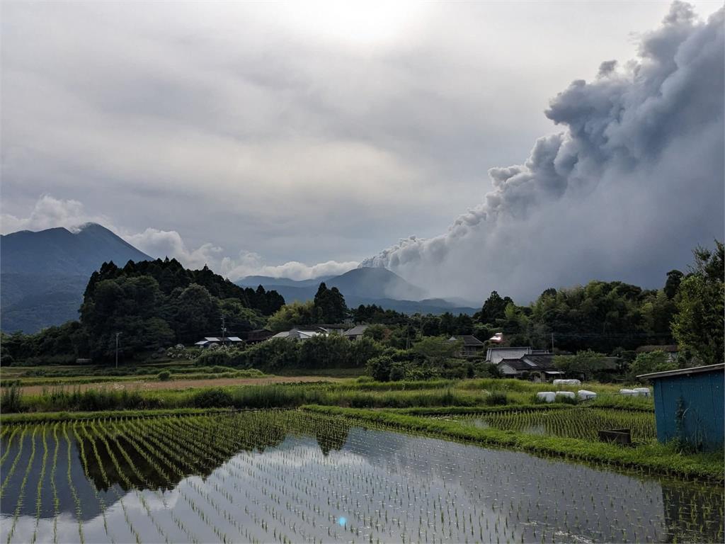 日本1週狂震2192次!新燃岳時隔7年再噴發 專家:恐與「地底不明膨脹」有關