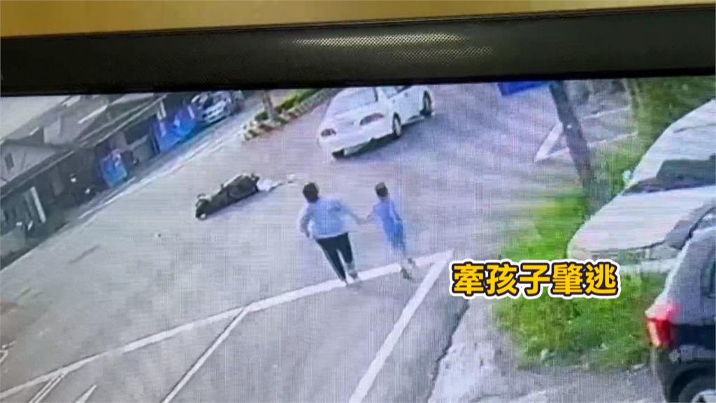 汽車闖紅燈擦撞騎士跪求「不要報警」遭拒　駕駛求饒不成竟肇逃