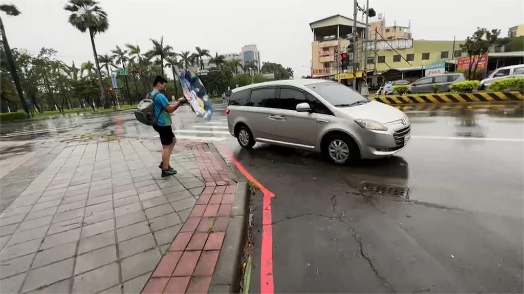 南部五縣市突宣布停班課　家長送孩到校才知道罵翻
