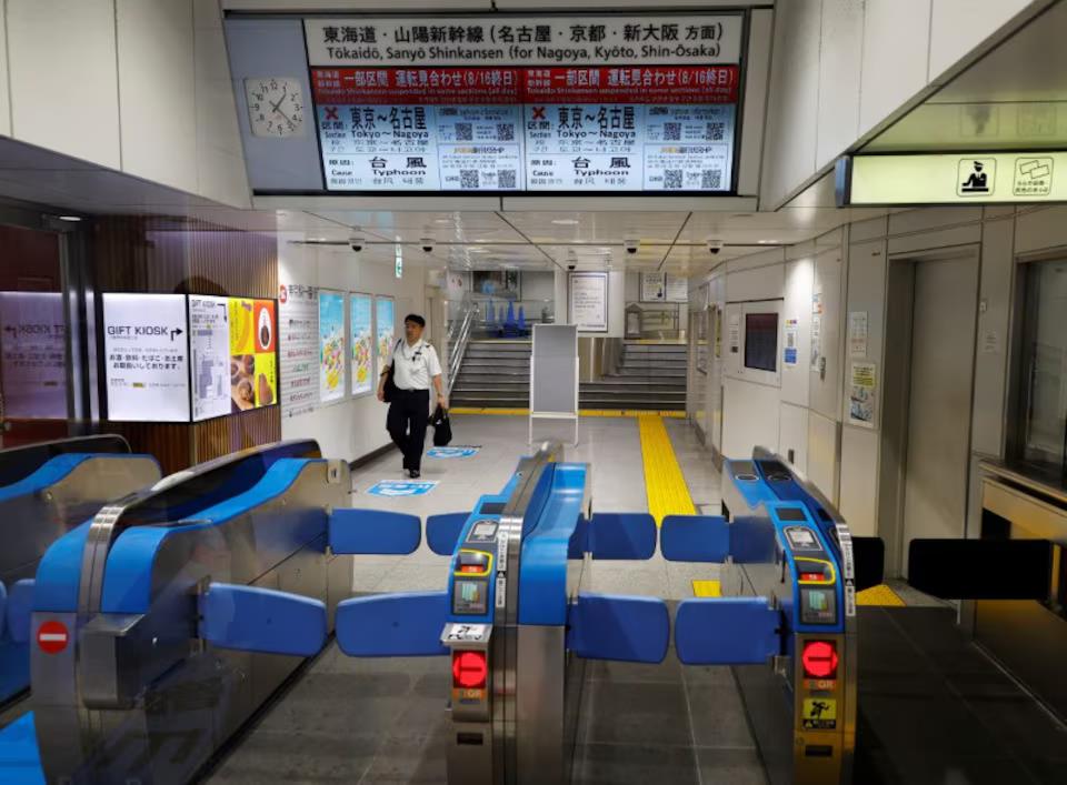 關東史上最強颱風! 「安比」襲日 多地列車停駛、逾千航班停飛