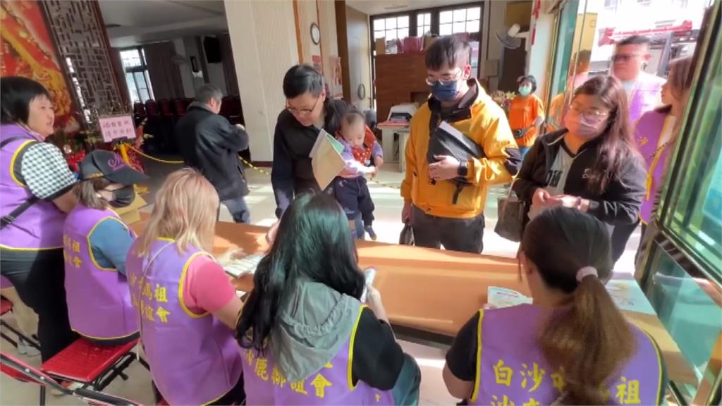 媽祖加持! 白沙屯媽祖"祈福安撫奶嘴"限量送 隊伍排超長