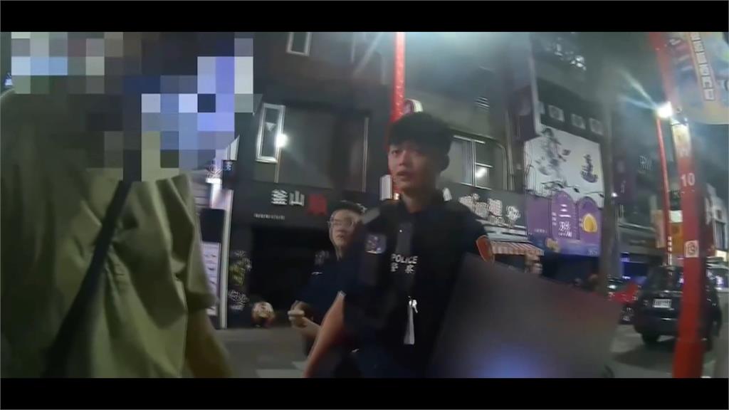 男心情不好大鬧西門町　「拿腳踏車砸人」民眾尖叫逃跑
