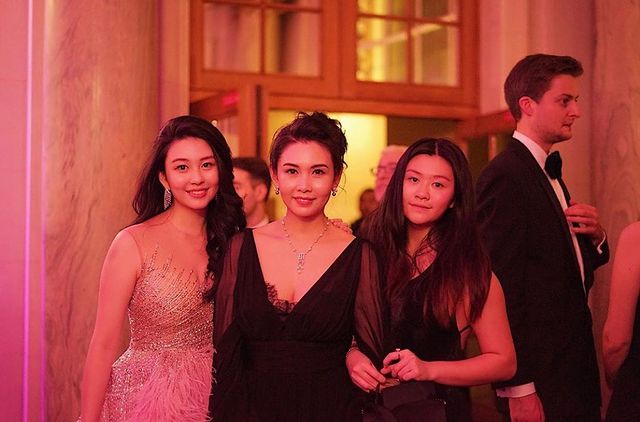 邱淑貞女兒赴韓密會SJ金希澈!貼臉合照還「互穿衣服」親密關係曝光