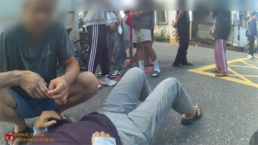 花蓮少年騎單車過路口不減速　騎士衝撞倒地手骨折　居民：事故熱點