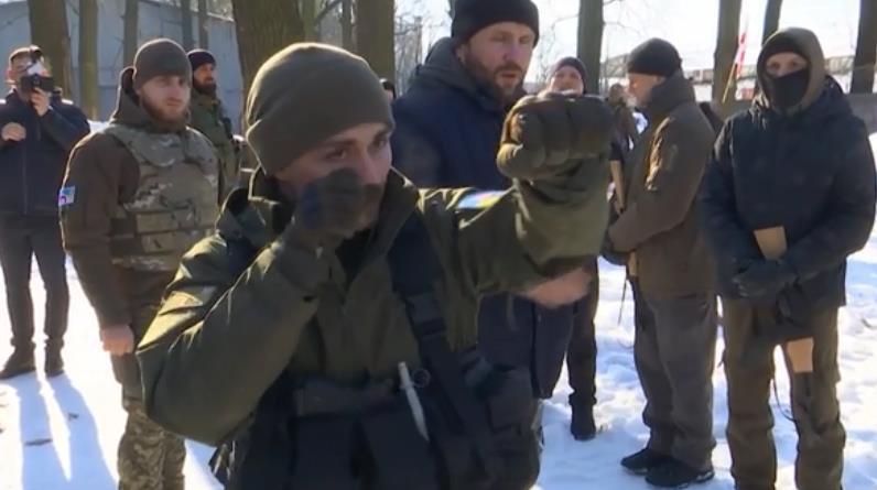 喬治亞民兵團前往烏克蘭支援　訓練基輔平民使用武器