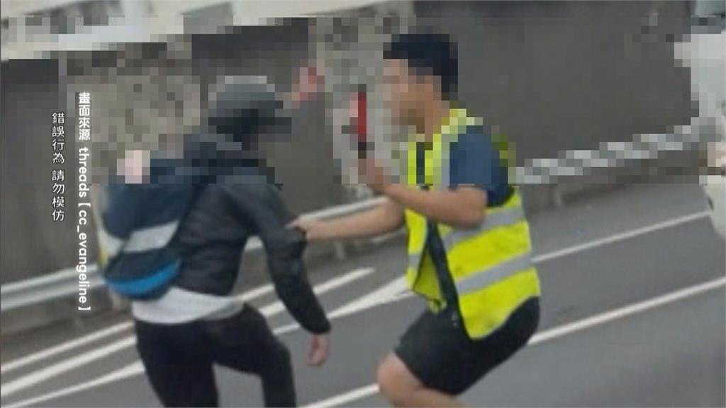 國道全武行！騎士逆向騎上國１　趴貨車車窗毆打駕駛