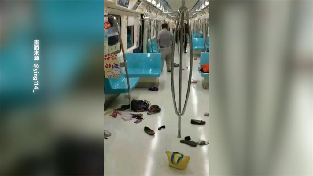 北門站大逃竄！男揮舞雨傘　民眾狂奔包包、鞋子都不管了