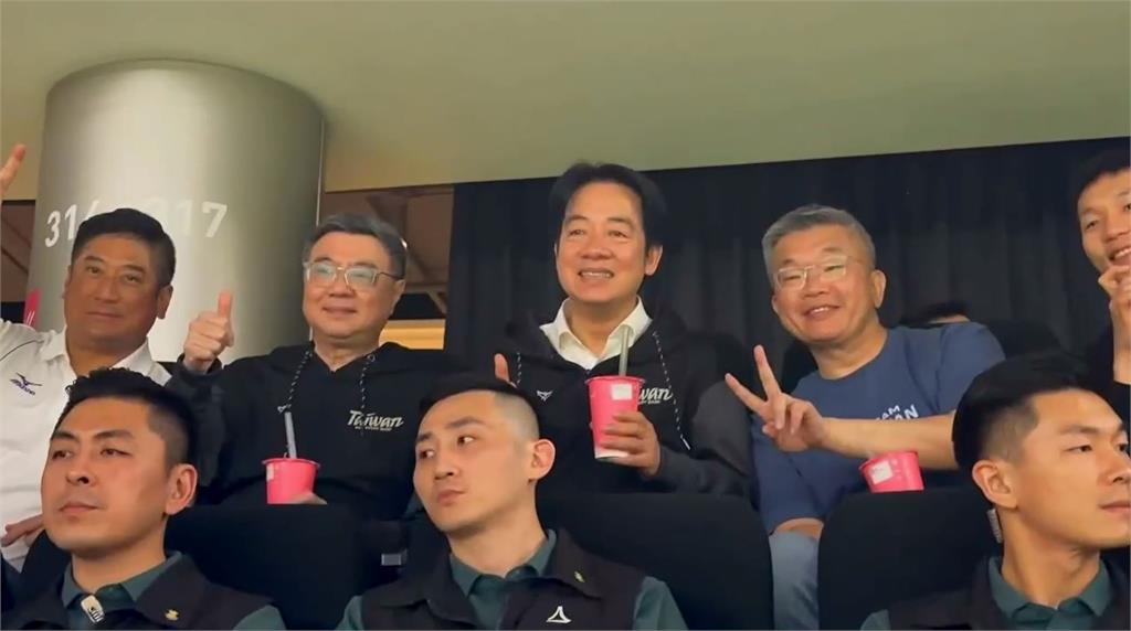 快新聞／古林睿煬對決老東家火腿隊　賴總統大巨蛋舉「應援巾」力挺嗨翻