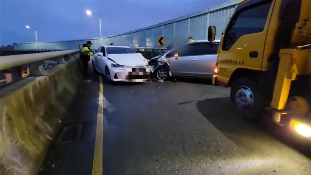 不熟路聽導航一路逆向　婦人駕車直接對撞來車