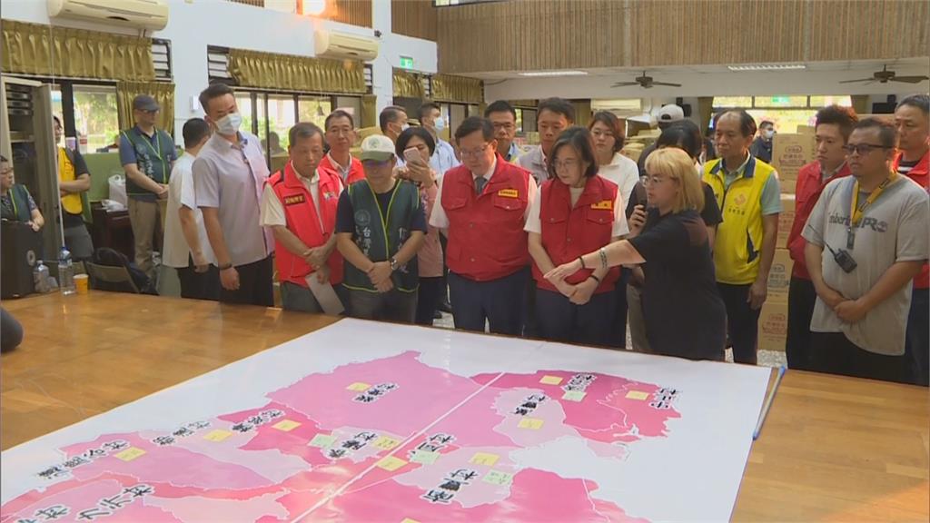 快新聞/蔡英文親赴南豐村加油站勘災! 視導公路總局進駐點