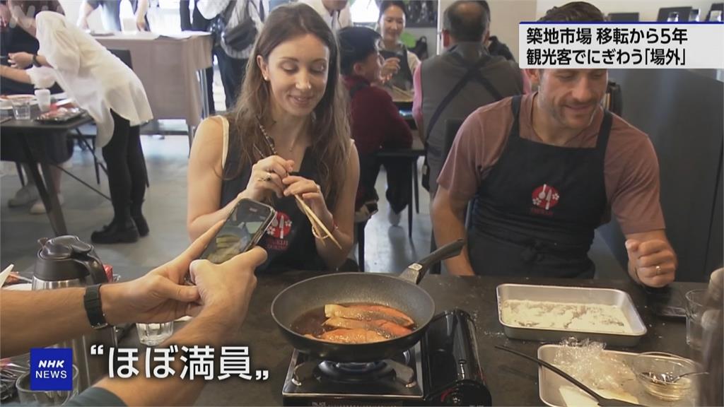 來場築地之旅！　歐美遊客體驗日本料理教室