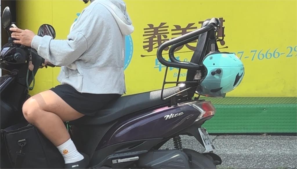 誇張！台南媽媽接送小孩「機車五貼」　目擊民眾嚇壞：好危險