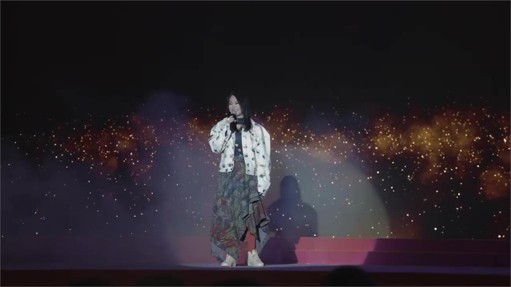 許美靜淡出20年「近況影片曝光」！登台連唱2代表作網淚：回憶的聲音