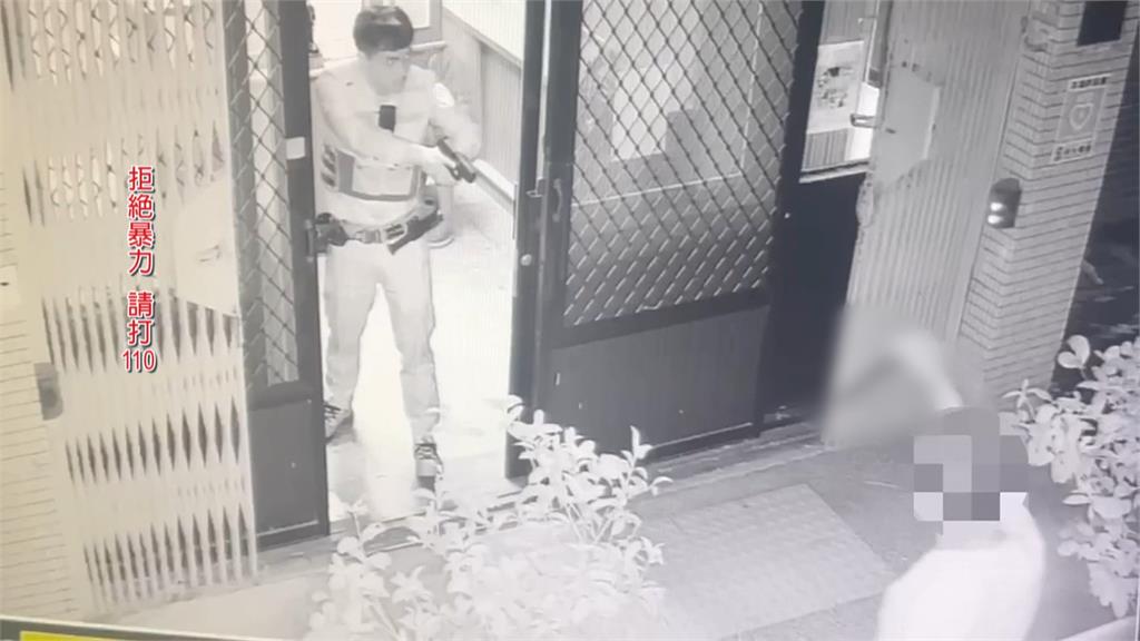 砍人砍到警局？男討債談判破局　持生魚片刀追砍　被害人刀傷「接近心臟」