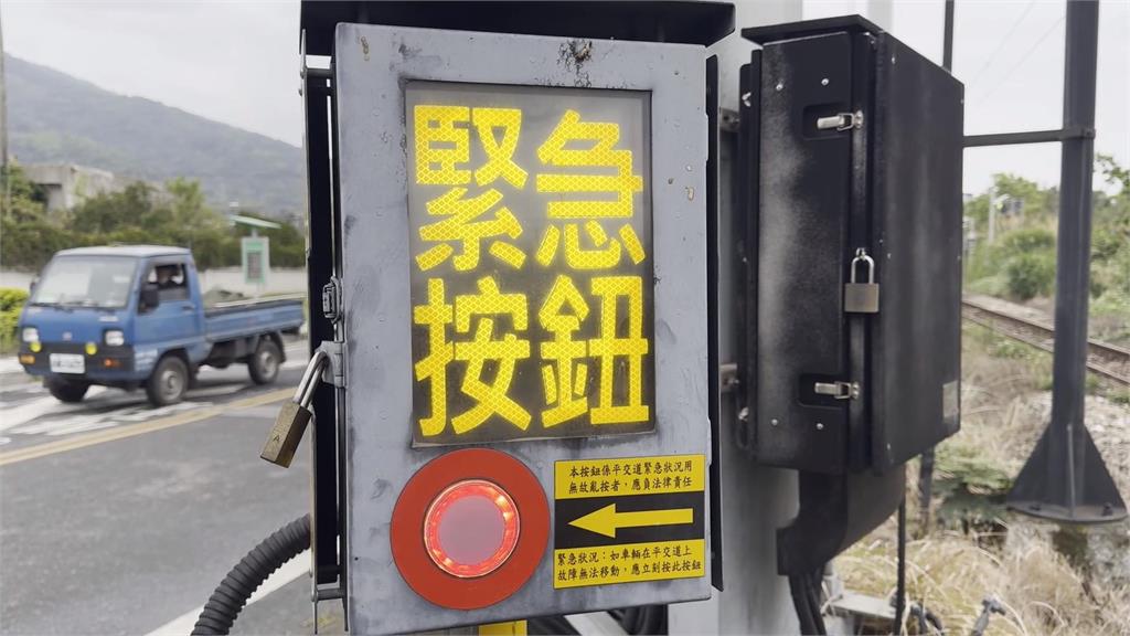 機車卡鐵軌女騎士奔逃 「這系統」建功列車急停阻意外 但騎士將被開罰