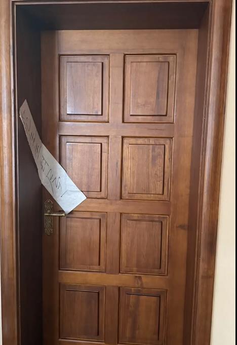 小50歲嫩妻「狂劈多男」83億藏品全掏空?女兒尋87歲父急喊:被她帶走