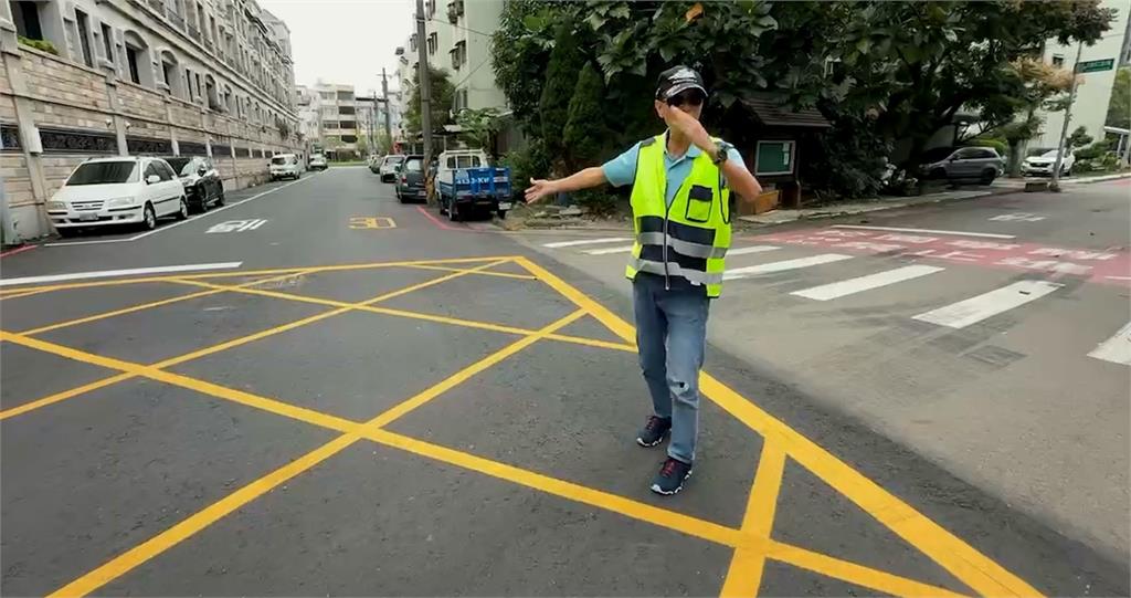家長開車硬闖學童徒步區 熱心里長任導護遭撞上
