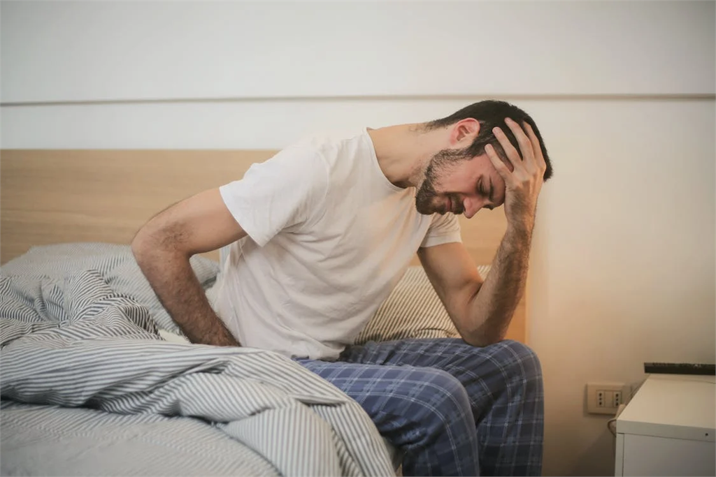 高枕不能無憂還會要人命？醫曝最新研究：枕頭超過「這高度」恐導致腦中風！