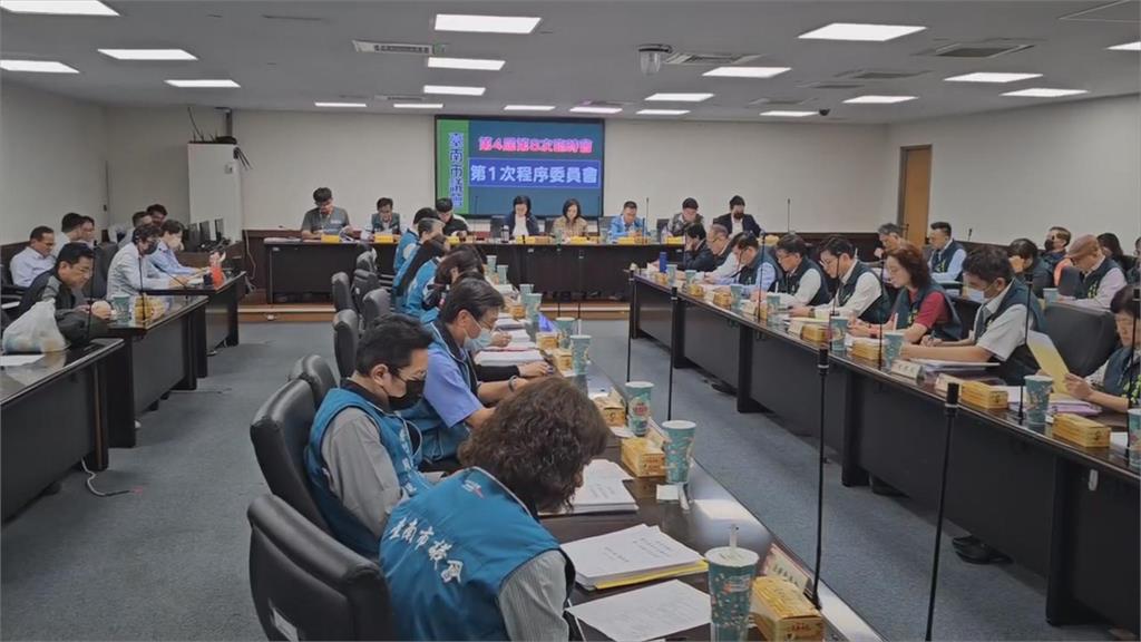 台南議會臨時會氣氛火爆 陳昆和與周嘉韋爆口角