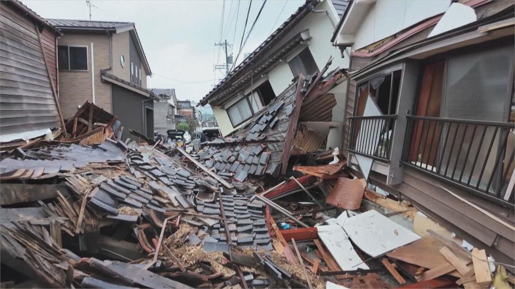石川地震造成山崩「房屋坍塌、地面裂開」 災民全錄下驚喊:媽媽快跑