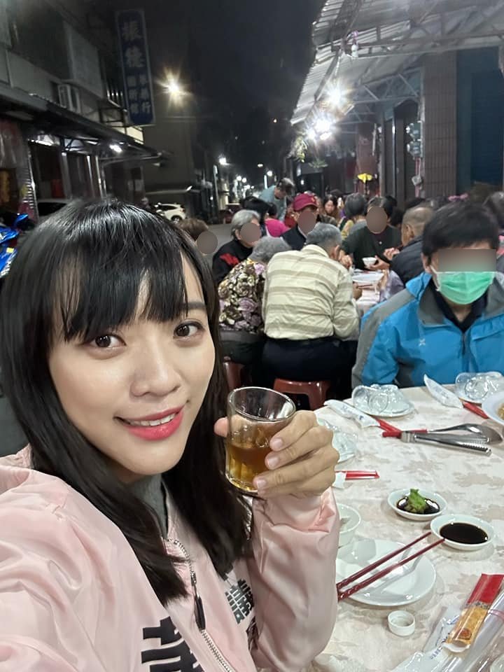 黃捷跟風「流水席」熱潮!曬2美照正式參戰:高雄辦桌果然是最棒的a