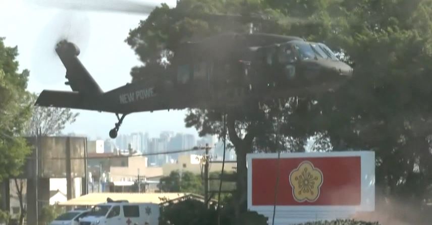 睽違9年！成功嶺開放爆人潮　神龍小組精準著陸震撼全場